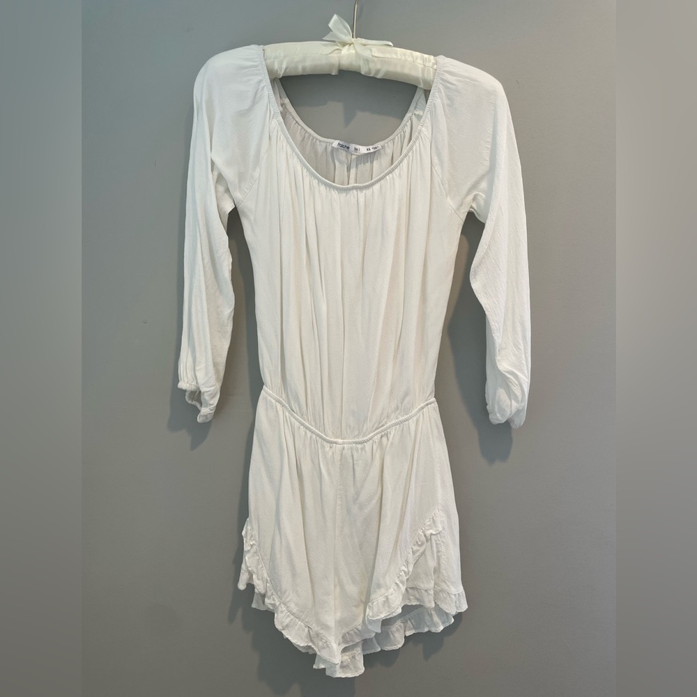FRAICHE BY J white off the shoulder romper. Size XS. EUC